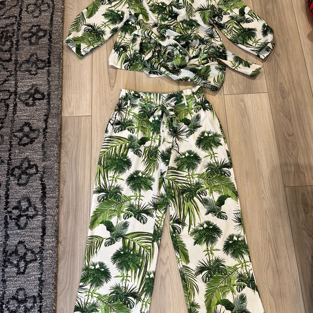 Lea & Viola Green Leaf Print Top